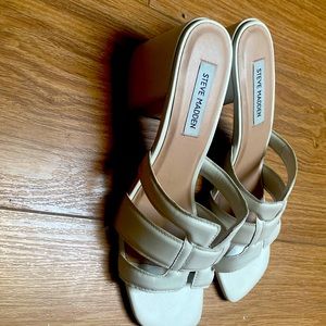 Steve Madden clover white leather sandals